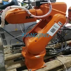 সেকেন্ড হ্যান্ড IRB1200 পিক এবং প্লেস এবং হস্তান্তরের জন্য গ্রিপার সহ রোবট ABB ব্যবহার করেছে