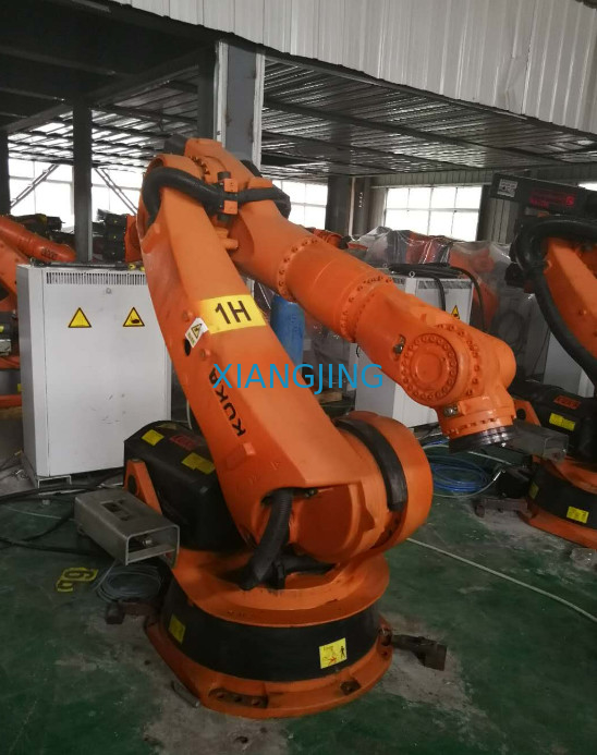 10 বছর আগে ব্যবহার করা হয়েছে 6 Axis Industrial Robot KR 210 R2700 EXTRA বাছাই এবং স্থানের জন্য